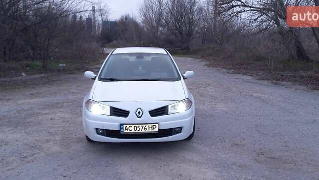 Белый Рено Меган, объемом двигателя 1.46 л и пробегом 301 тыс. км за 5200 $, фото 2 на Automoto.ua