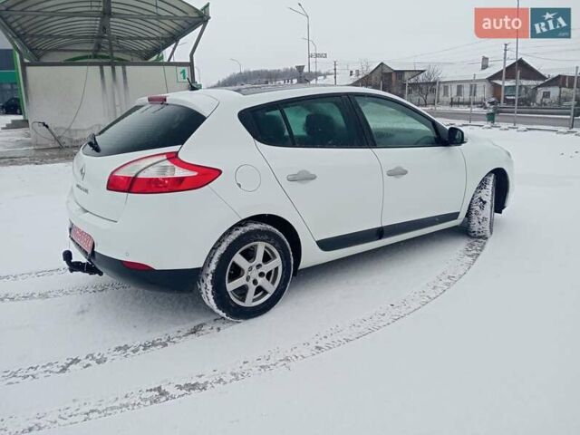 Белый Рено Меган, объемом двигателя 1.6 л и пробегом 198 тыс. км за 5600 $, фото 4 на Automoto.ua