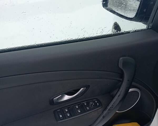 Белый Рено Меган, объемом двигателя 1.6 л и пробегом 198 тыс. км за 5600 $, фото 10 на Automoto.ua