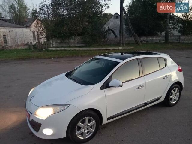 Белый Рено Меган, объемом двигателя 1.6 л и пробегом 196 тыс. км за 6100 $, фото 9 на Automoto.ua