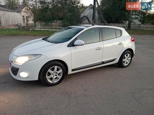 Рено Меган 2008 в Нововолынск на Automoto.ua Белый Рено Меган, объемом двигателя 1.6 л и пробегом 196 тыс. км за 6200 $, фото 9 на Automoto.ua