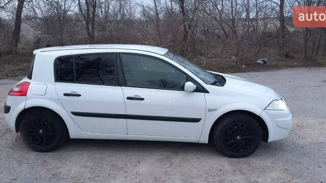 Белый Рено Меган, объемом двигателя 1.46 л и пробегом 301 тыс. км за 5200 $, фото 1 на Automoto.ua