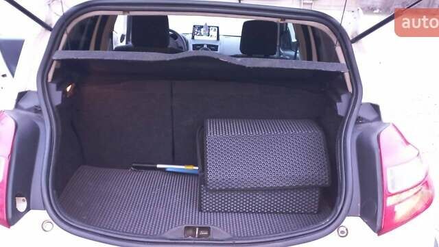 Белый Рено Меган, объемом двигателя 1.46 л и пробегом 301 тыс. км за 5200 $, фото 5 на Automoto.ua