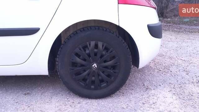 Белый Рено Меган, объемом двигателя 1.46 л и пробегом 301 тыс. км за 5200 $, фото 12 на Automoto.ua