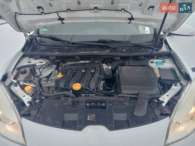 Белый Рено Меган, объемом двигателя 1.6 л и пробегом 198 тыс. км за 5600 $, фото 14 на Automoto.ua