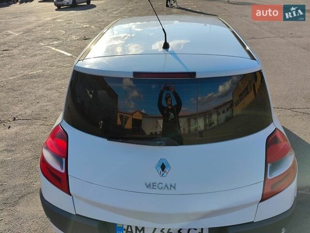 Белый Рено Меган, объемом двигателя 1.5 л и пробегом 280 тыс. км за 4800 $, фото 13 на Automoto.ua