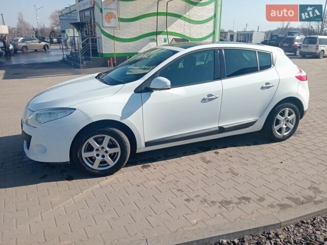 Белый Рено Меган, объемом двигателя 1.6 л и пробегом 199 тыс. км за 5500 $, фото 2 на Automoto.ua