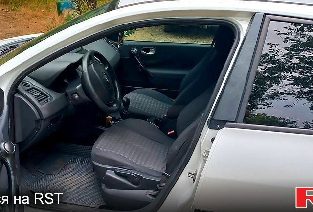 Белый Рено Меган, объемом двигателя 1.5 л и пробегом 291 тыс. км за 4800 $, фото 2 на Automoto.ua