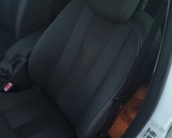 Белый Рено Меган, объемом двигателя 1.6 л и пробегом 196 тыс. км за 6100 $, фото 18 на Automoto.ua