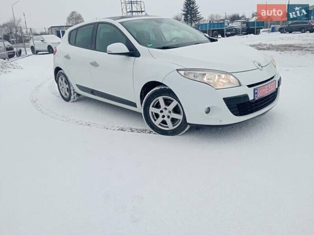 Белый Рено Меган, объемом двигателя 1.6 л и пробегом 198 тыс. км за 5600 $, фото 6 на Automoto.ua