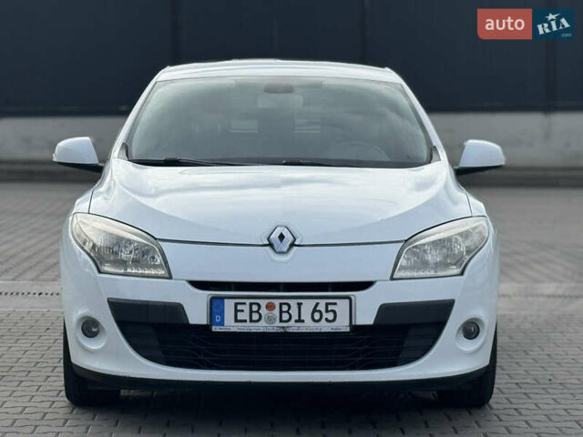 Білий Рено Меган, об'ємом двигуна 1.6 л та пробігом 220 тис. км за 5900 $, фото 4 на Automoto.ua
