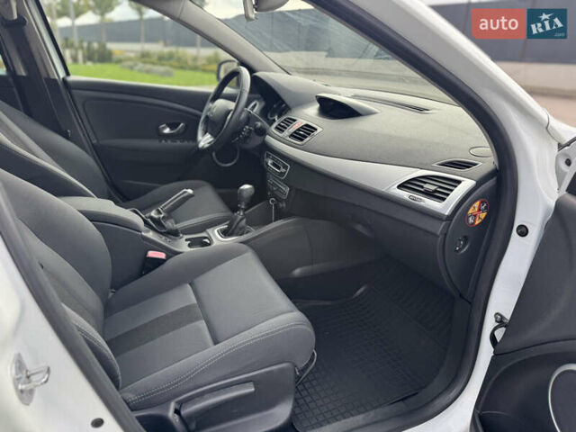 Рено Меган 2009 в Луцке на Automoto.ua Белый Рено Меган, объемом двигателя 1.6 л и пробегом 223 тыс. км за 6300 $, фото 29 на Automoto.ua