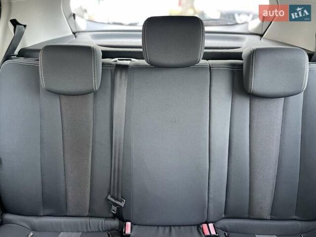 Білий Рено Меган, об'ємом двигуна 1.6 л та пробігом 252 тис. км за 7350 $, фото 5 на Automoto.ua