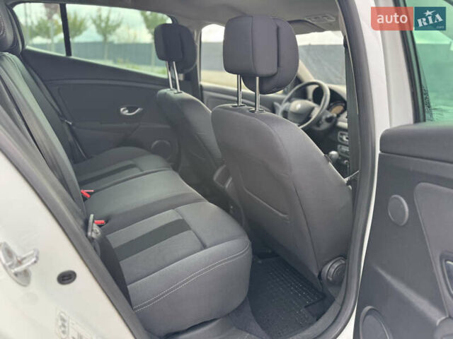 Білий Рено Меган, об'ємом двигуна 1.6 л та пробігом 220 тис. км за 5900 $, фото 26 на Automoto.ua