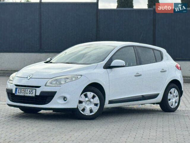 Рено Меган 2009 в Луцке на Automoto.ua Белый Рено Меган, объемом двигателя 1.6 л и пробегом 223 тыс. км за 6300 $, фото 10 на Automoto.ua
