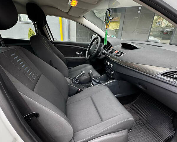 Белый Рено Меган, объемом двигателя 1.6 л и пробегом 183 тыс. км за 4999 $, фото 14 на Automoto.ua