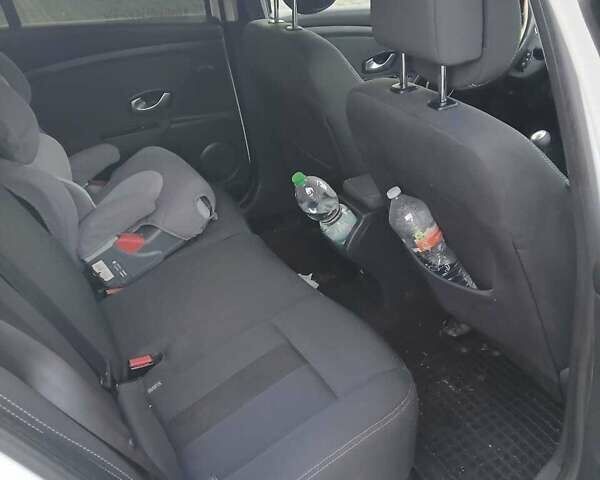 Белый Рено Меган, объемом двигателя 1.6 л и пробегом 264 тыс. км за 5541 $, фото 11 на Automoto.ua