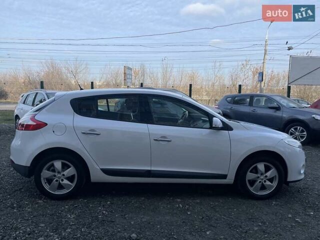 Білий Рено Меган, об'ємом двигуна 1.6 л та пробігом 252 тис. км за 7350 $, фото 8 на Automoto.ua