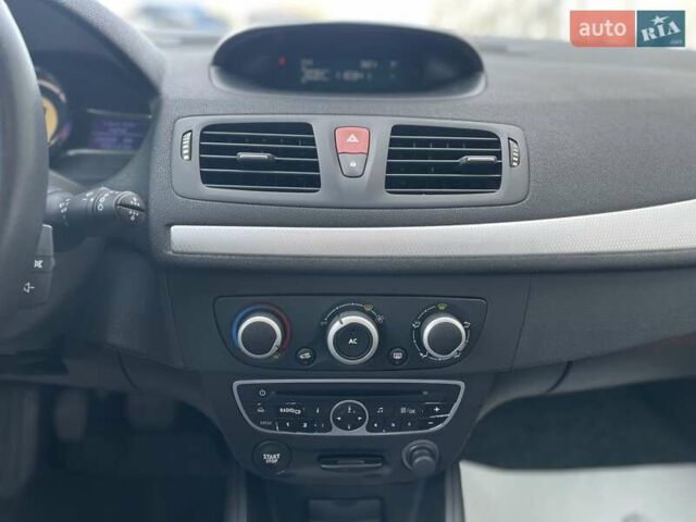 Білий Рено Меган, об'ємом двигуна 1.6 л та пробігом 252 тис. км за 7350 $, фото 33 на Automoto.ua