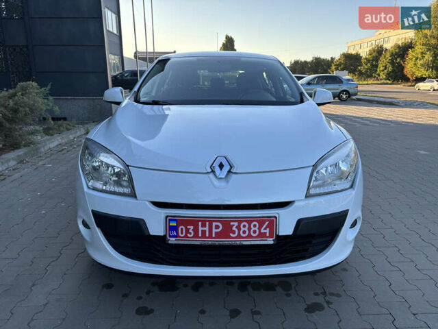 Белый Рено Меган, объемом двигателя 1.6 л и пробегом 210 тыс. км за 6700 $, фото 6 на Automoto.ua