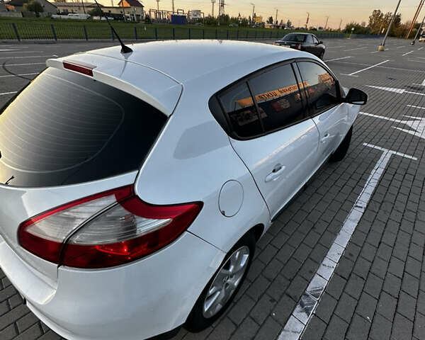 Рено Меган 2009 в Нововолынск на Automoto.ua Белый Рено Меган, объемом двигателя 1.46 л и пробегом 230 тыс. км за 5100 $, фото 6 на Automoto.ua