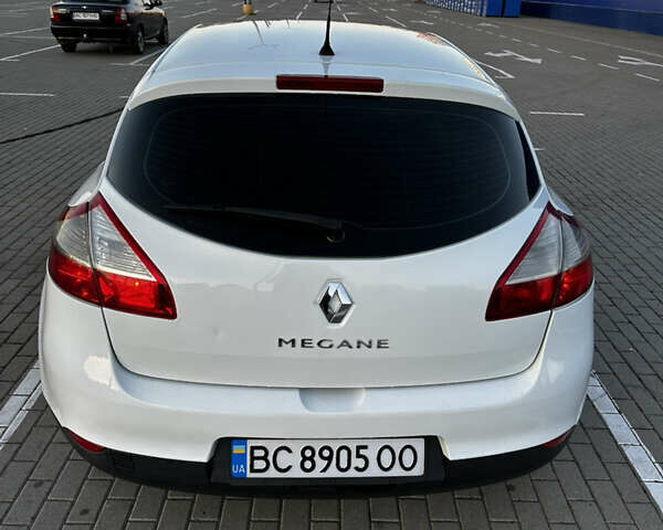 Рено Меган 2009 в Нововолынск на Automoto.ua Белый Рено Меган, объемом двигателя 1.46 л и пробегом 230 тыс. км за 5100 $, фото 8 на Automoto.ua