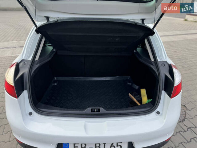 Білий Рено Меган, об'ємом двигуна 1.6 л та пробігом 220 тис. км за 5900 $, фото 31 на Automoto.ua