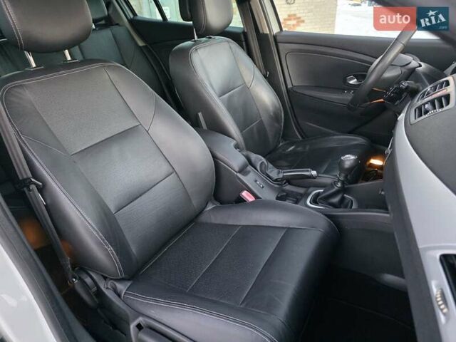 Белый Рено Меган, объемом двигателя 1.6 л и пробегом 128 тыс. км за 8499 $, фото 35 на Automoto.ua