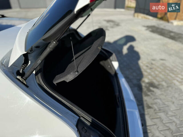 Білий Рено Меган, об'ємом двигуна 1.6 л та пробігом 233 тис. км за 5950 $, фото 39 на Automoto.ua