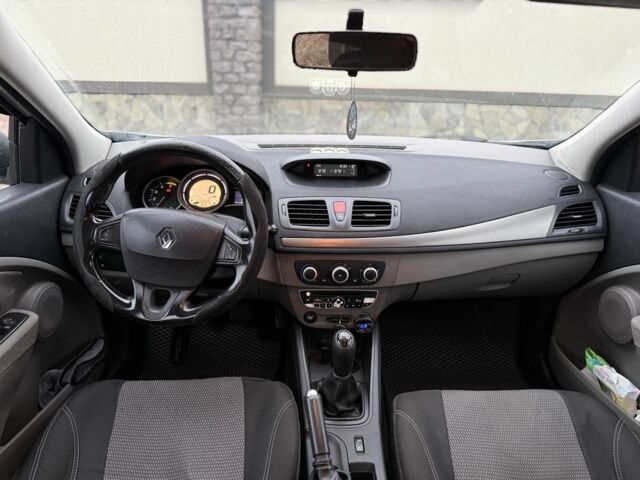 Белый Рено Меган, объемом двигателя 1.5 л и пробегом 353 тыс. км за 4800 $, фото 6 на Automoto.ua