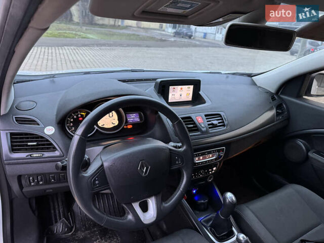 Белый Рено Меган, объемом двигателя 1.6 л и пробегом 272 тыс. км за 5600 $, фото 7 на Automoto.ua