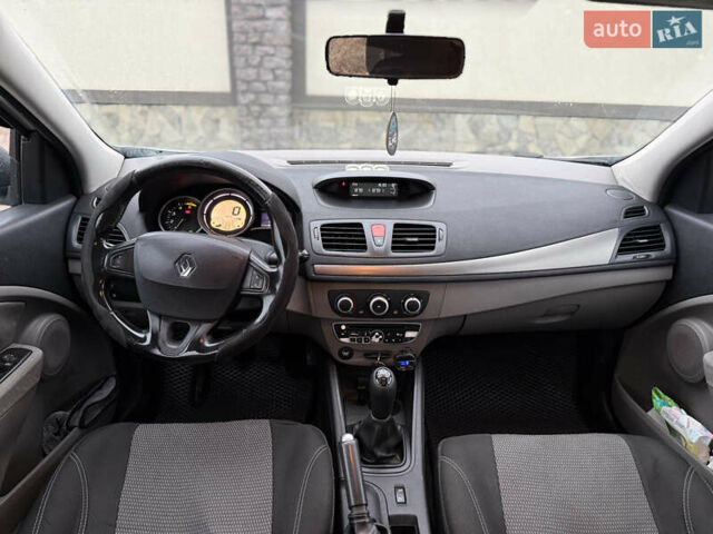 Белый Рено Меган, объемом двигателя 1.46 л и пробегом 353 тыс. км за 4800 $, фото 7 на Automoto.ua