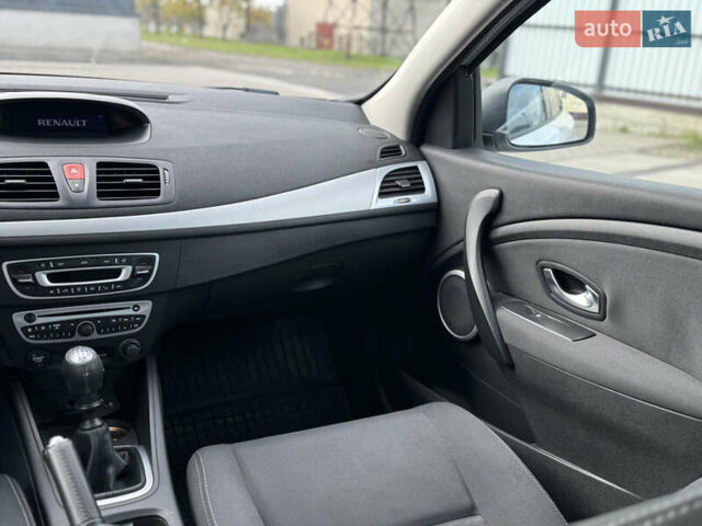 Білий Рено Меган, об'ємом двигуна 1.6 л та пробігом 220 тис. км за 5900 $, фото 22 на Automoto.ua