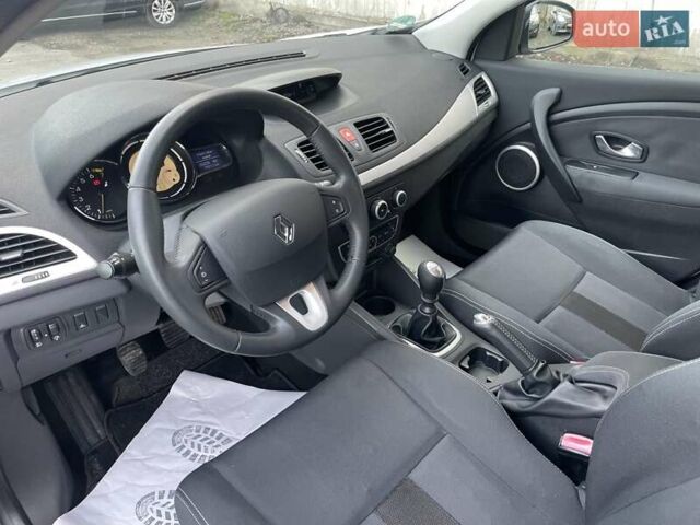 Білий Рено Меган, об'ємом двигуна 1.6 л та пробігом 252 тис. км за 7350 $, фото 27 на Automoto.ua