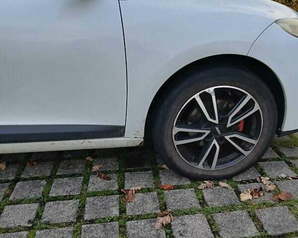 Белый Рено Меган, объемом двигателя 1.6 л и пробегом 264 тыс. км за 5541 $, фото 18 на Automoto.ua