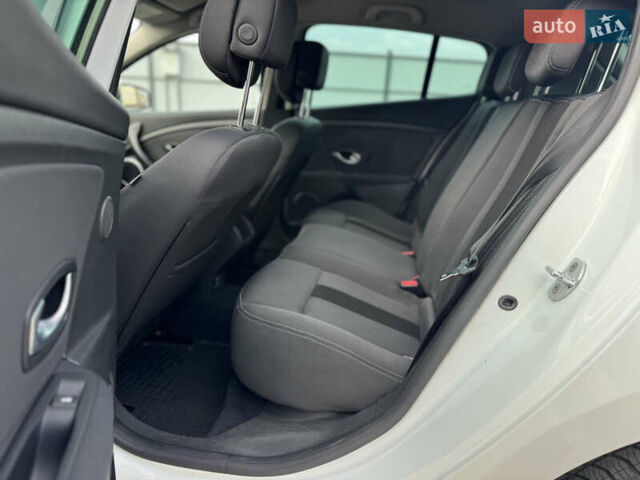 Білий Рено Меган, об'ємом двигуна 1.6 л та пробігом 220 тис. км за 5900 $, фото 24 на Automoto.ua