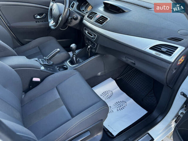 Білий Рено Меган, об'ємом двигуна 1.6 л та пробігом 233 тис. км за 5950 $, фото 34 на Automoto.ua