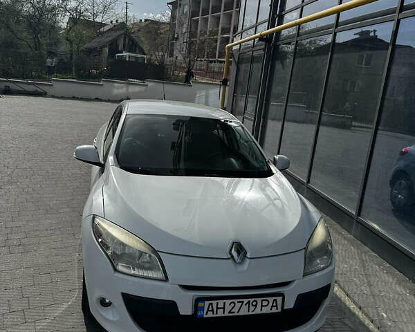 Белый Рено Меган, объемом двигателя 1.6 л и пробегом 183 тыс. км за 4999 $, фото 7 на Automoto.ua