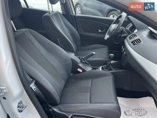 Білий Рено Меган, об'ємом двигуна 1.6 л та пробігом 252 тис. км за 7350 $, фото 46 на Automoto.ua