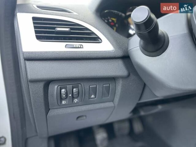 Білий Рено Меган, об'ємом двигуна 1.6 л та пробігом 252 тис. км за 7350 $, фото 32 на Automoto.ua