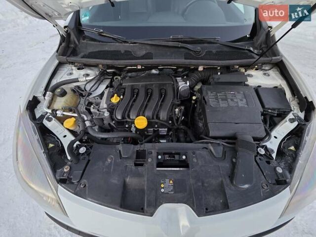 Белый Рено Меган, объемом двигателя 1.6 л и пробегом 128 тыс. км за 8499 $, фото 43 на Automoto.ua