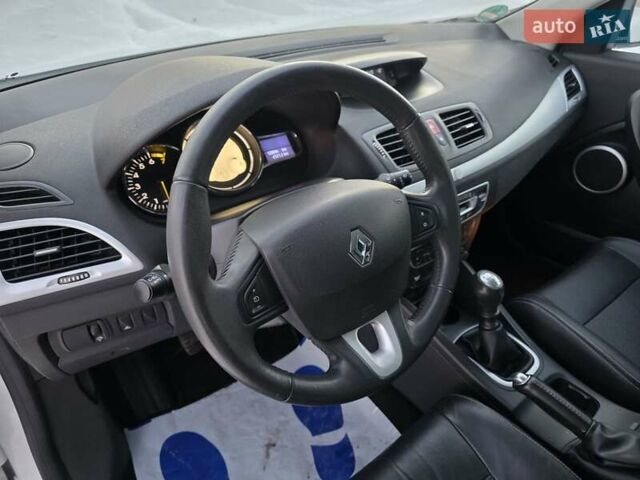 Белый Рено Меган, объемом двигателя 1.6 л и пробегом 128 тыс. км за 8499 $, фото 27 на Automoto.ua