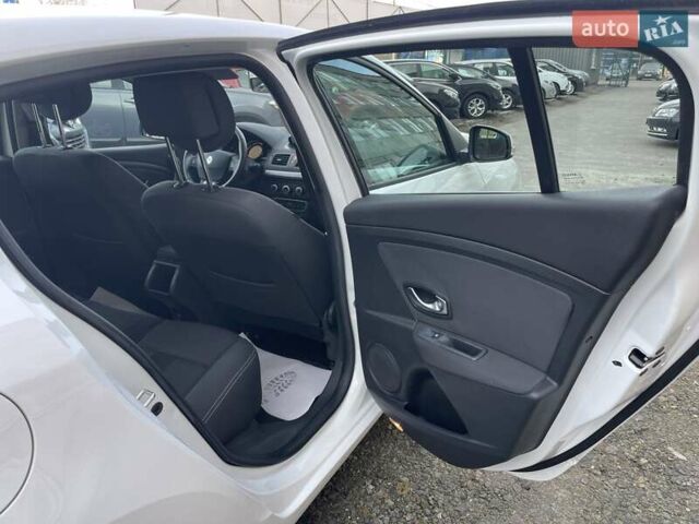 Білий Рено Меган, об'ємом двигуна 1.6 л та пробігом 252 тис. км за 7350 $, фото 43 на Automoto.ua