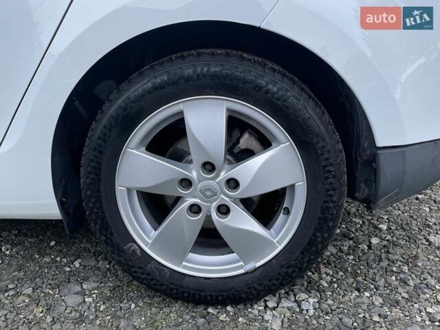 Білий Рено Меган, об'ємом двигуна 1.6 л та пробігом 252 тис. км за 7350 $, фото 58 на Automoto.ua