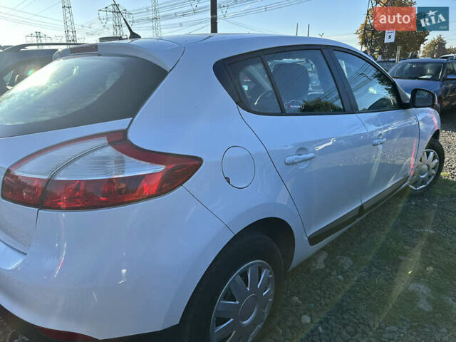 Рено Меган 2009 в Луцке на Automoto.ua Белый Рено Меган, объемом двигателя 1.6 л и пробегом 250 тыс. км за 6350 $, фото 8 на Automoto.ua