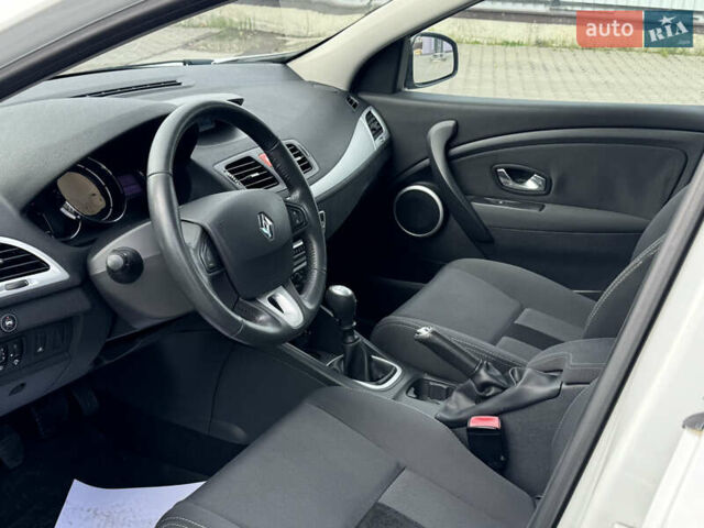 Рено Меган 2009 в Луцке на Automoto.ua Белый Рено Меган, объемом двигателя 1.6 л и пробегом 223 тыс. км за 6300 $, фото 2 на Automoto.ua