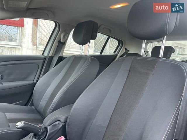 Білий Рено Меган, об'ємом двигуна 1.6 л та пробігом 252 тис. км за 7350 $, фото 53 на Automoto.ua