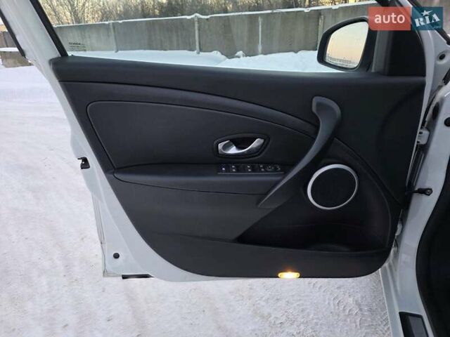 Белый Рено Меган, объемом двигателя 1.6 л и пробегом 128 тыс. км за 8499 $, фото 28 на Automoto.ua