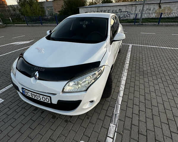 Рено Меган 2009 в Нововолынск на Automoto.ua Белый Рено Меган, объемом двигателя 1.46 л и пробегом 230 тыс. км за 5100 $, фото 1 на Automoto.ua