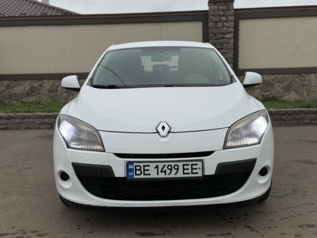 Белый Рено Меган, объемом двигателя 1.5 л и пробегом 353 тыс. км за 4800 $, фото 1 на Automoto.ua